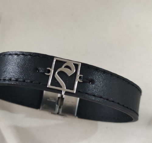 دستبند چرم پلاک حروف الفبا حرف م میم پلاک استیل