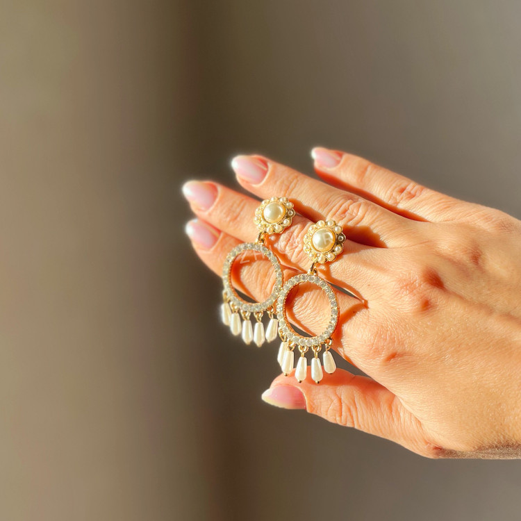 گوشواره مجلسی با آویز مرواریدی